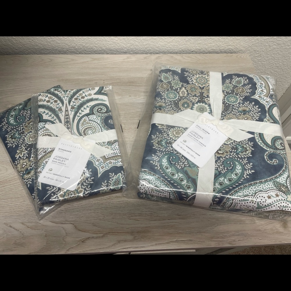 Queen size duvet cover and 2 shams